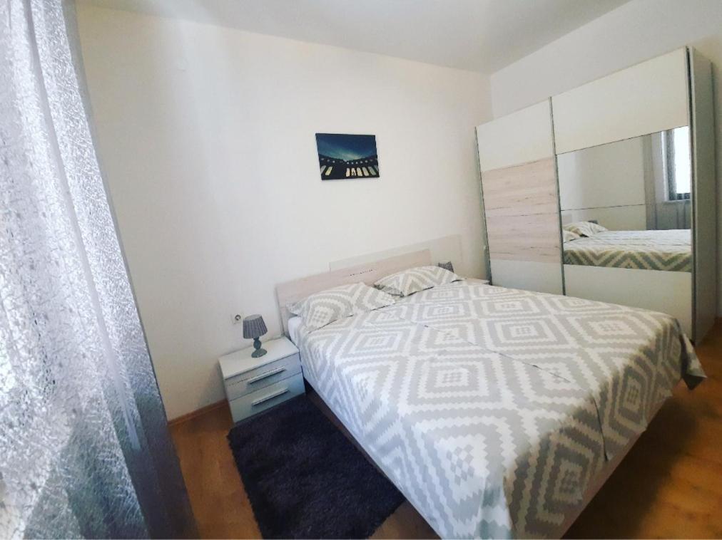 Apartment Nena Near The City Center With Free Parking Pula Exterior photo
