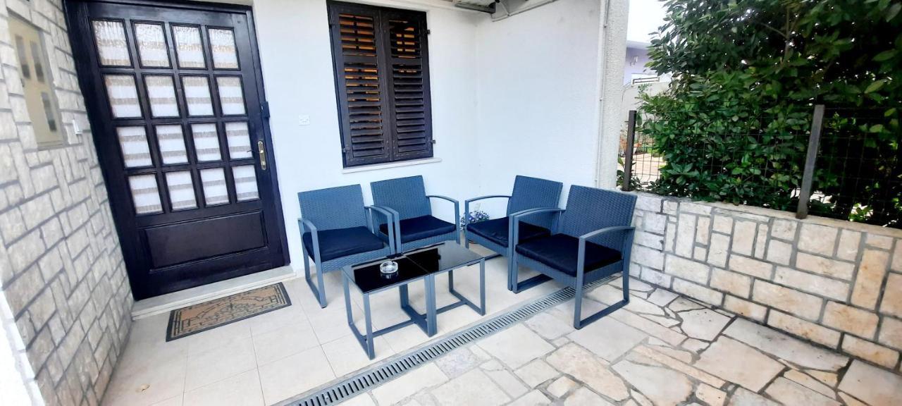 Apartment Nena Near The City Center With Free Parking Pula Exterior photo